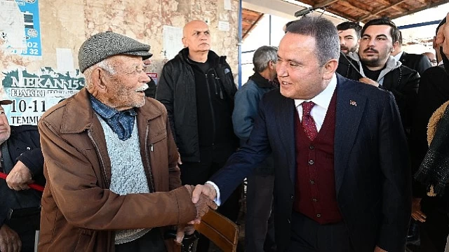 Başkan Böcek Korkuteli’nde vatandaşlarla buluştu