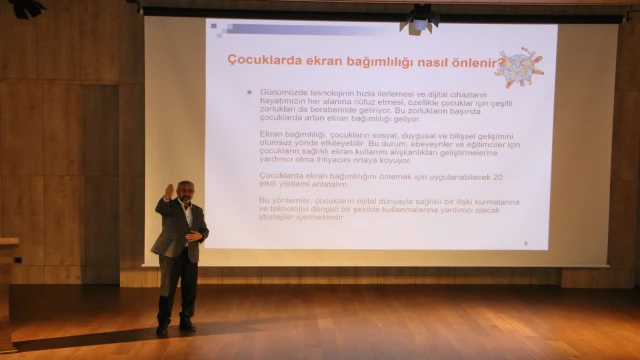 Kartal’da İnternetin Çocuklar Üzerindeki Zararlı Etkileri Semineri Yapıldı