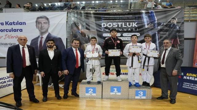 Kartal’da Dostluk Müsabakası Sporseverleri Buluşturdu