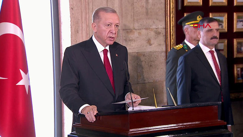 Erdoğan ve beraberindeki devlet erkânı Anıtkabir'de