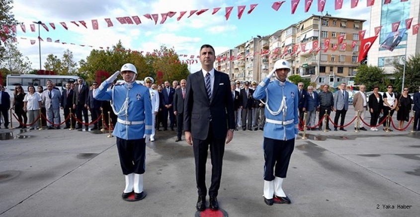 Gaziler Günü Dolayısı ile Kartal'da Atatürk Anıtı’na Çelenk Sunuldu