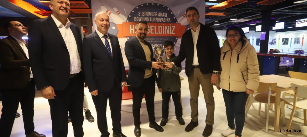 Kartal Belediyesi Bowling Turnuvası’nda Şampiyonlar Kupalarını Başkan Yüksel’in Elinden Aldı