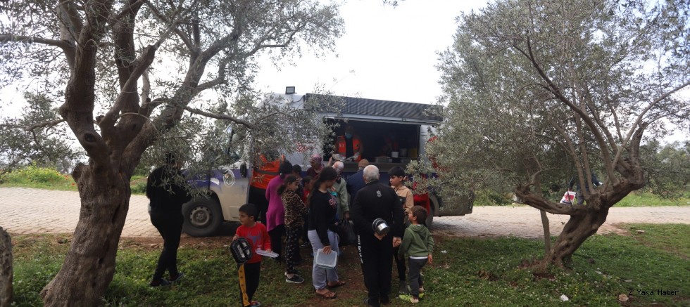 Kartal Belediyesi Hatay’da 225 Bin Kişilik Yemek Dağıttı