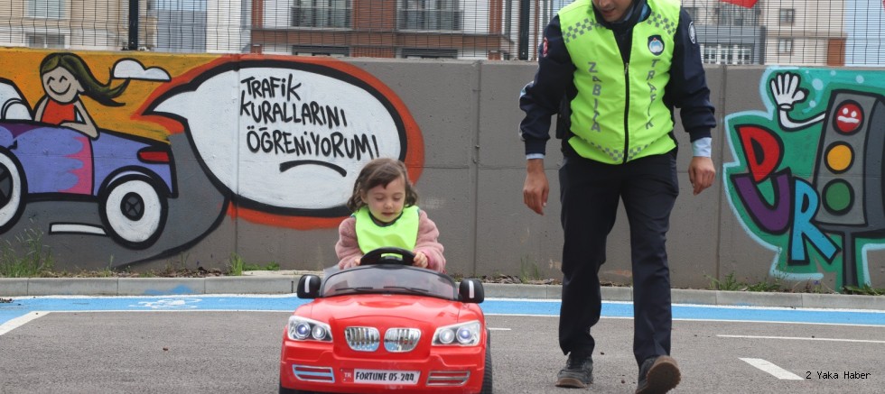 Kartallı Minikler Trafik Haftası’nda Kuralları Öğrenip Parkura Çıktı