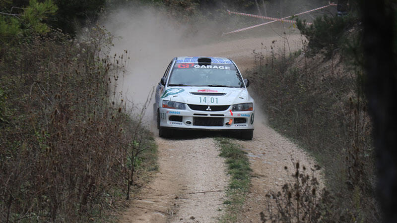 Ralli pilotları Bolu dağlarında tozu dumana kattılar