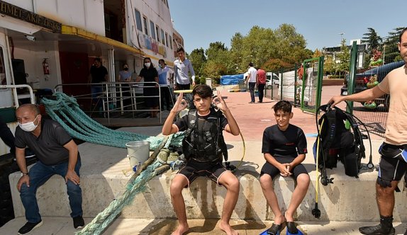 Tuzla'da Gençlik Gemisi öğrencileri, Diyarbakırlı çocuklarla denize daldı - Yaşam - Haber Sitesi Yazılımları - Haber Scripti