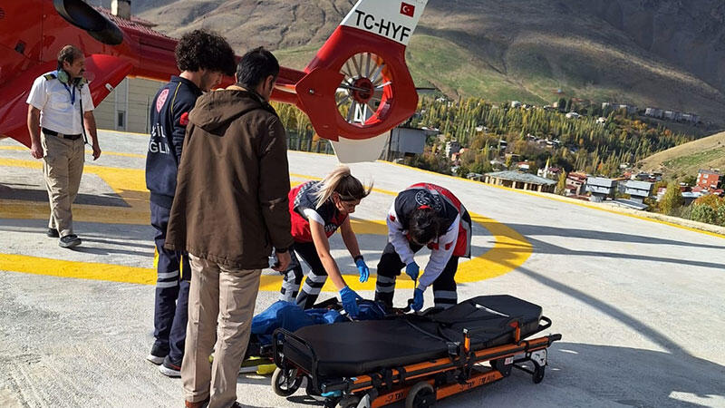 Van'da ambulans helikopter, hamile kadın için havalandı