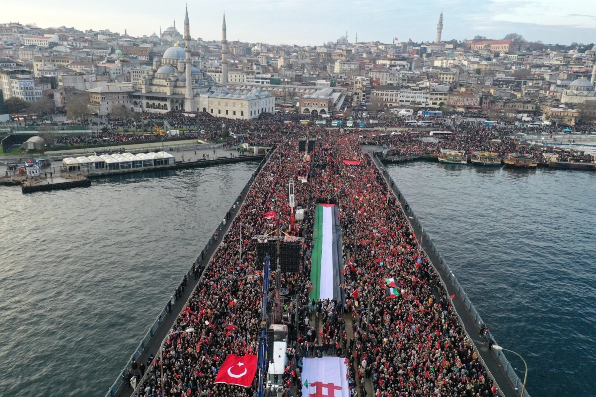 Yılın ilk gününde Galata'dan tarihi mesaj! - GÜNDEM - Ulusal ve Yerel Medyanın Gücü